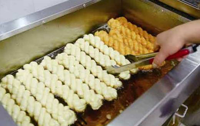 初中沒畢業靠麻花創業,第一天賣出4000多根